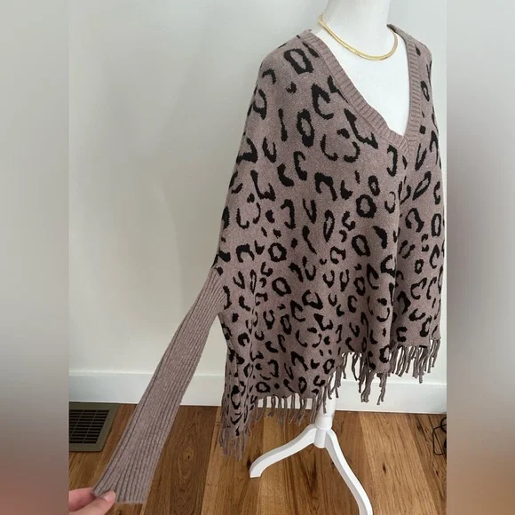 Love Token Colleen Poncho Size xs/s Leopard Fringe - Picture 3 of 7